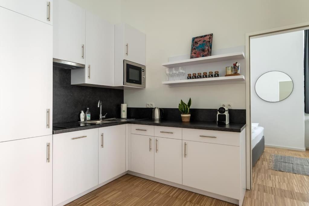 Spacious 2Br Near Attractions By Hm Viena Exterior foto